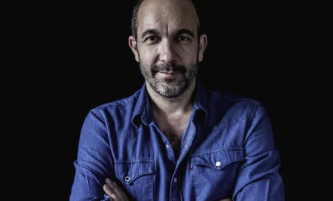 Avant la sortie de son album « WARM UP », Étienne de Crécy est dans le Nova Club