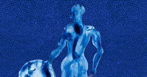 Blick Bassy revient avec une version Deluxe de « Mádibà » et des featurings inédits