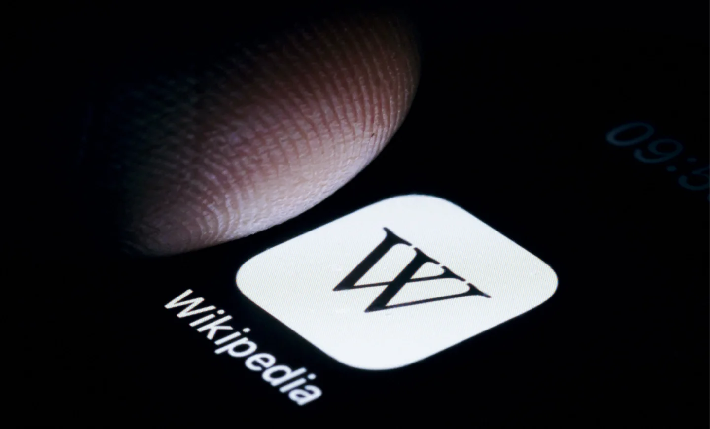 Elon Musk et le Figaro en croisade contre « Wokepedia »