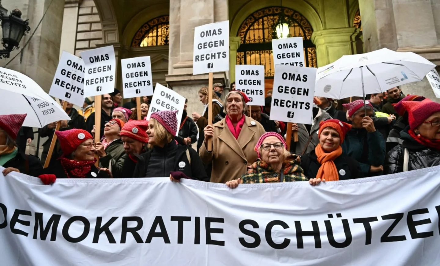 En Allemagne, les “mamies contre l’extrême droite” sont de toutes les manifs