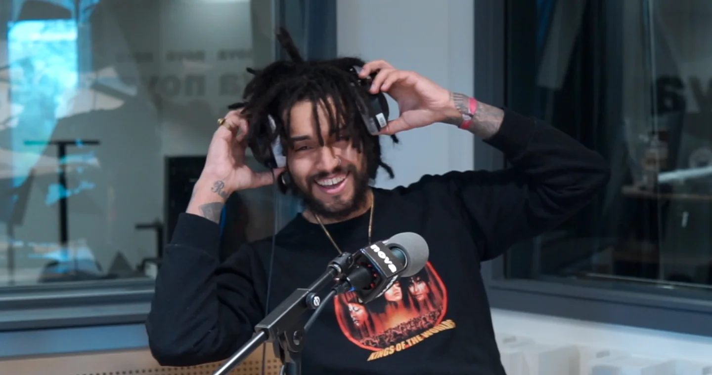 En images : Gystere porte un Toast… aux couilles. Oui, aux couilles