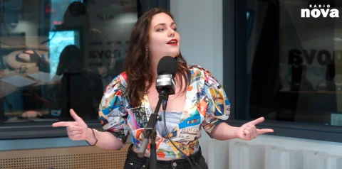 En images : Mahaut porte un Toast au pantalon