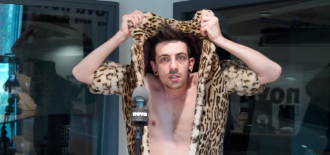 En images : Martin Dust porte un deuxième Toast à la Commune de Paris