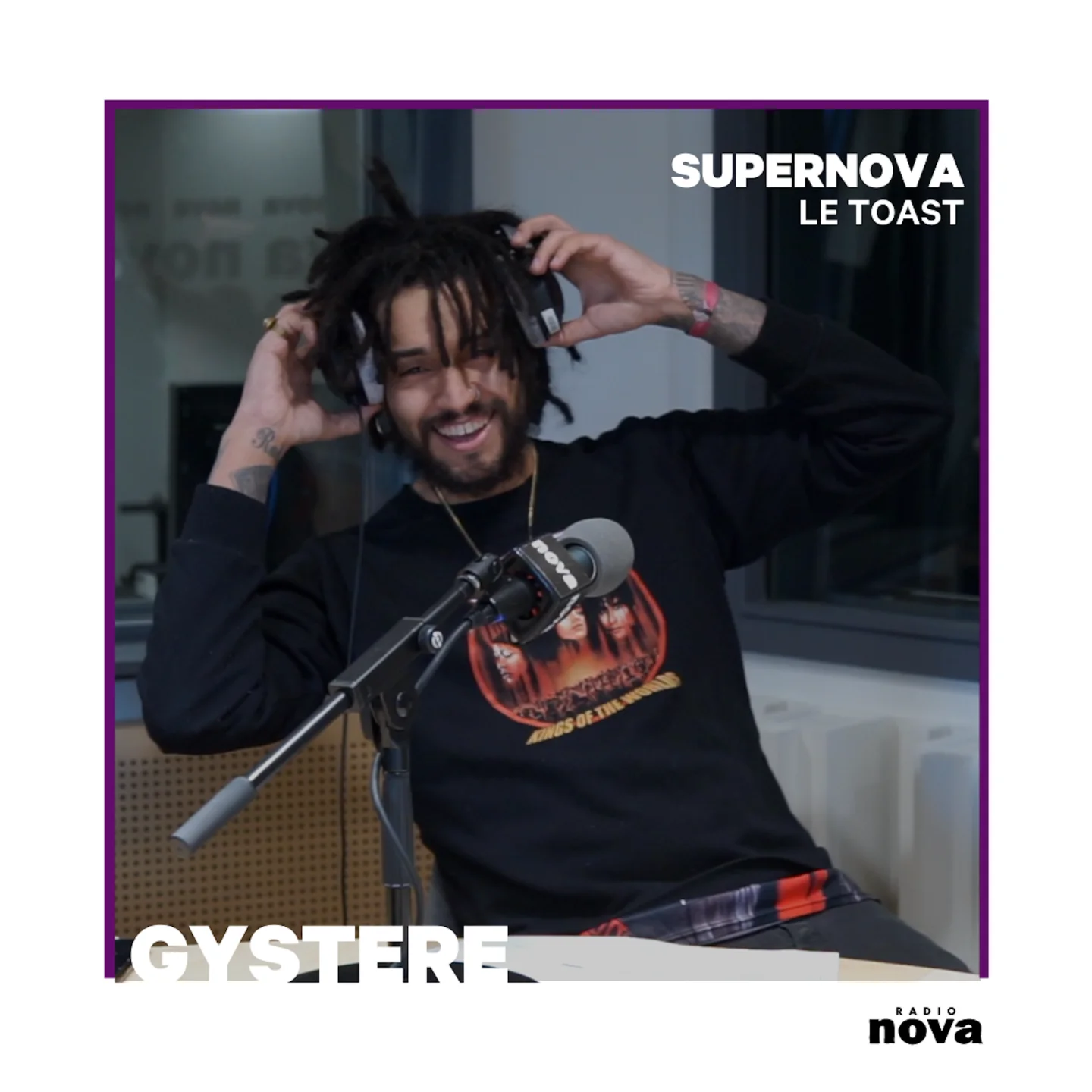 Gystere porte un Toast… aux couilles. Oui, aux couilles