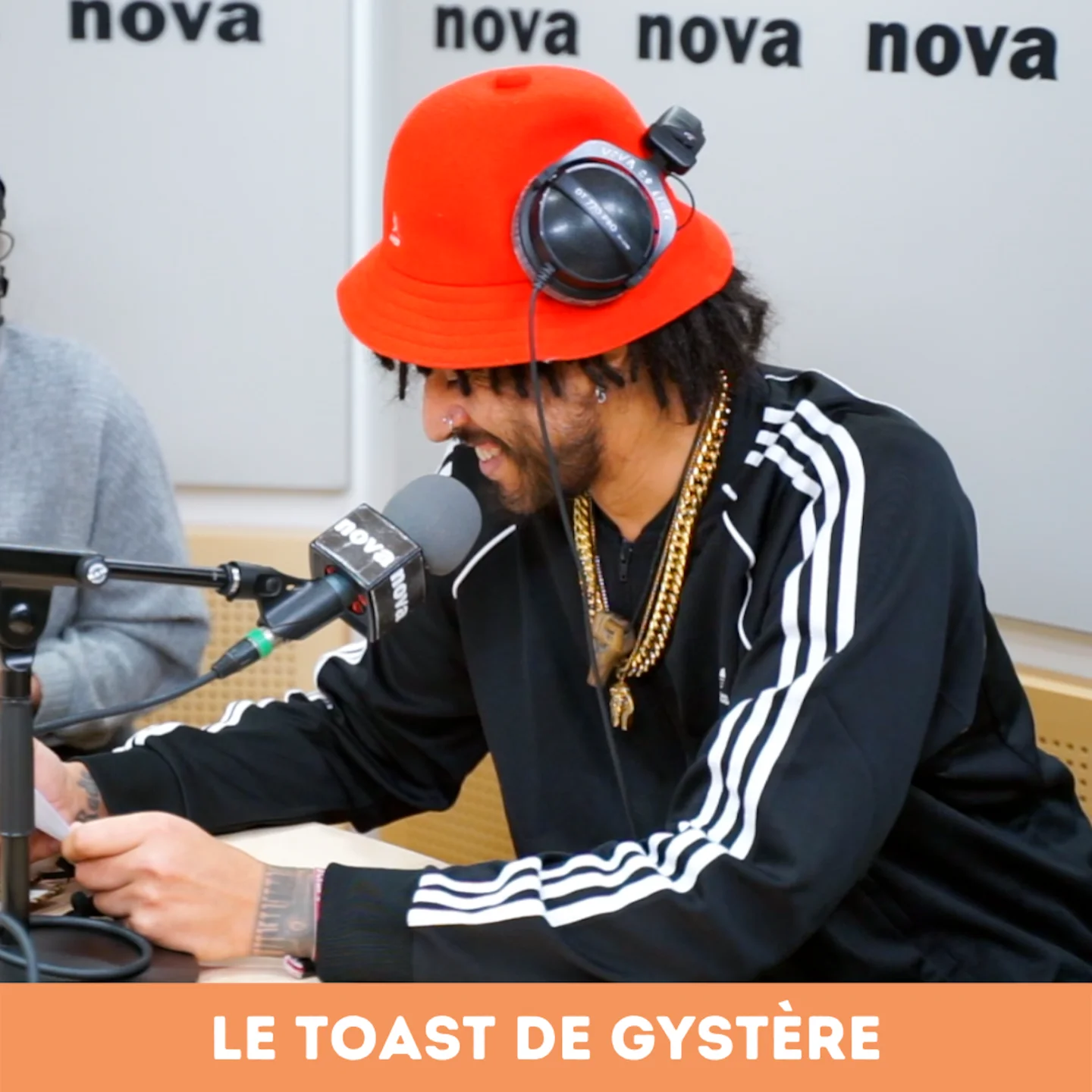 Gystere porte un Toast aux « likes »
