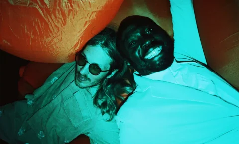 Joshua Idehen sort “I Know You’re Hurting, Everyone Is Hurting, Everyone Is Trying, You Have Got To Try” : une douche d’espoir pour les âmes fatiguées.