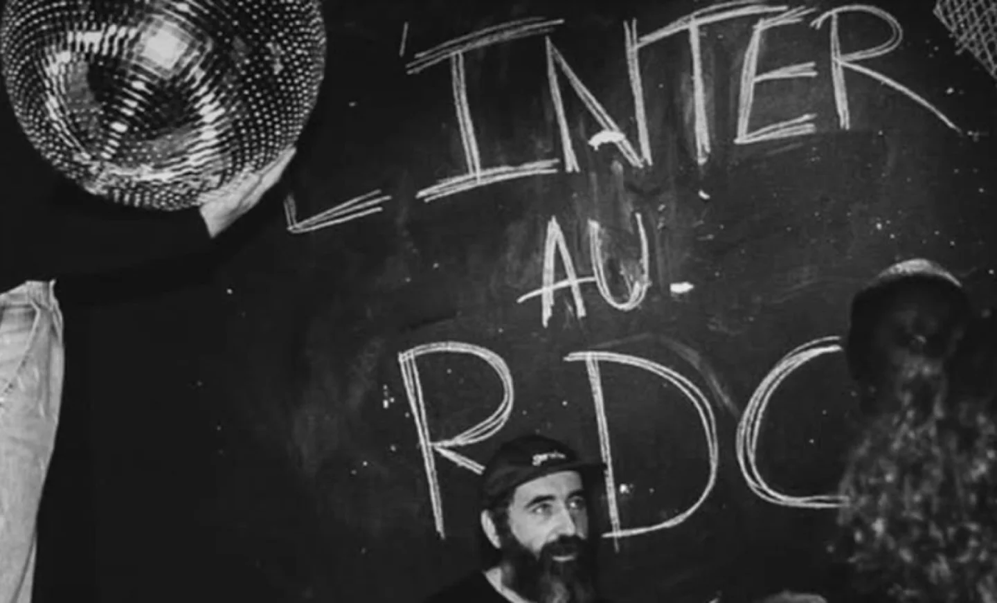 Le 26 avril, on dé-fête l’International, mythique bar live parisien