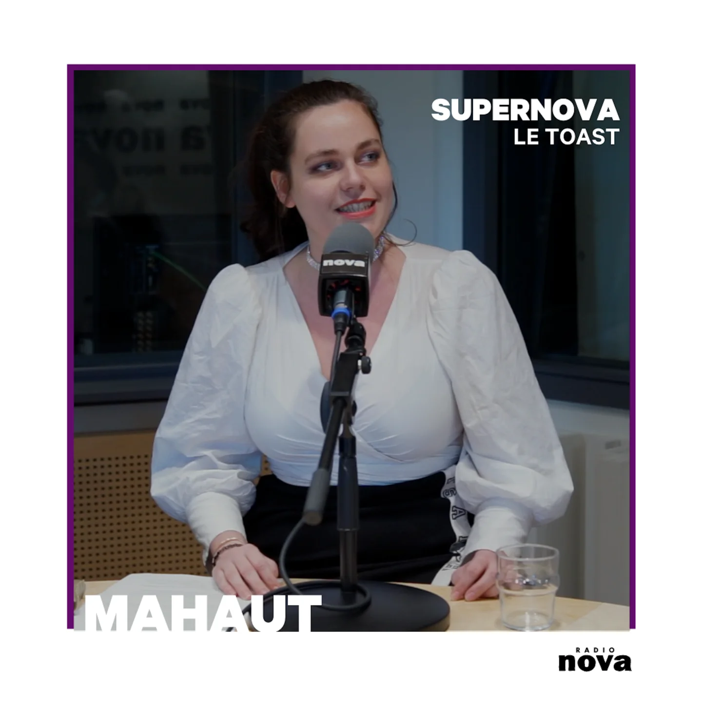 Mahaut porte un Toast à la téléréalité