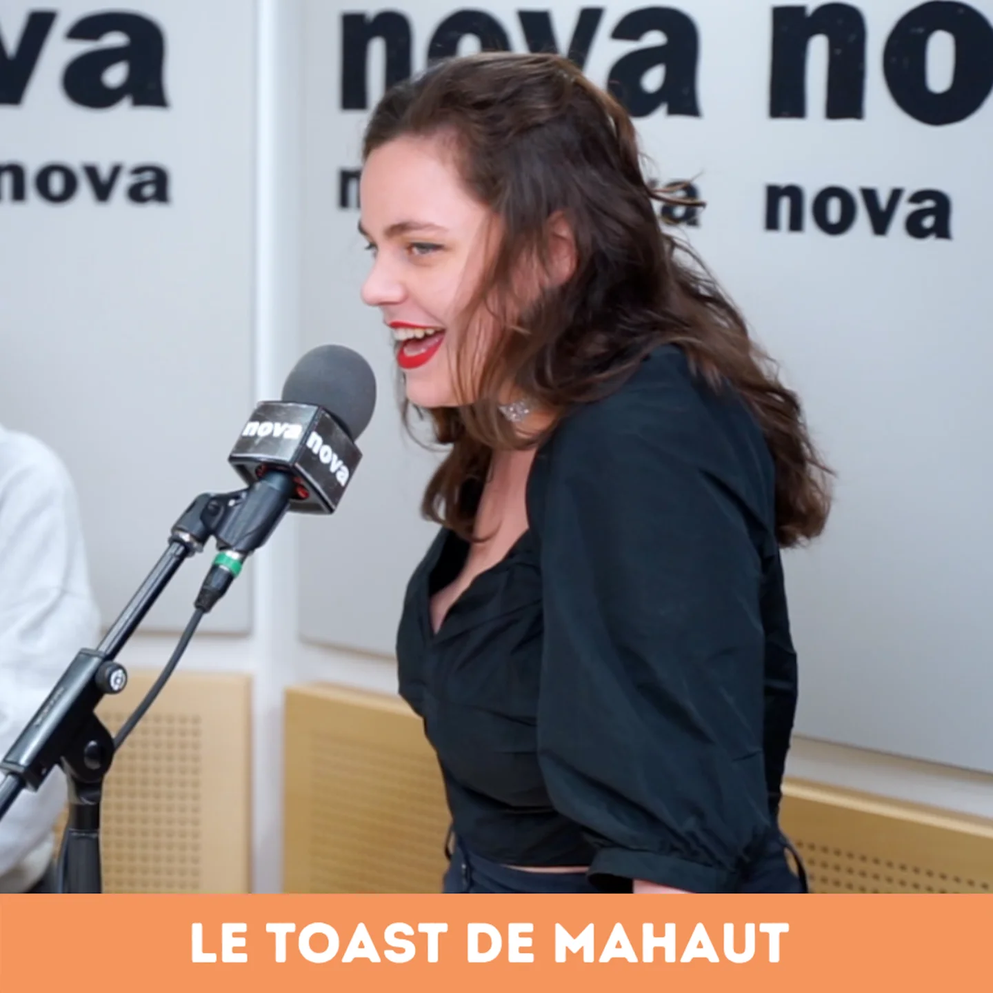 Mahaut porte un Toast… aux milliardaires