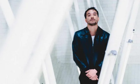 Malik Djoudi en live dans le Nova Club