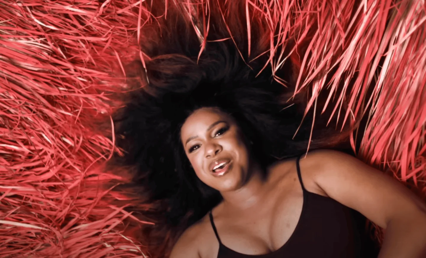 Nao fait éclore son retour avec Wildflowers