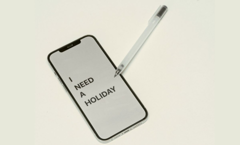 « No phone summer » : sur TikTok, les jeunes lâchent leur téléphone