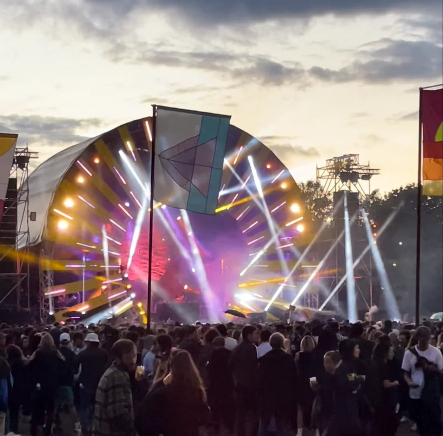 Nova y va : Peacock Society Festival (2/2)