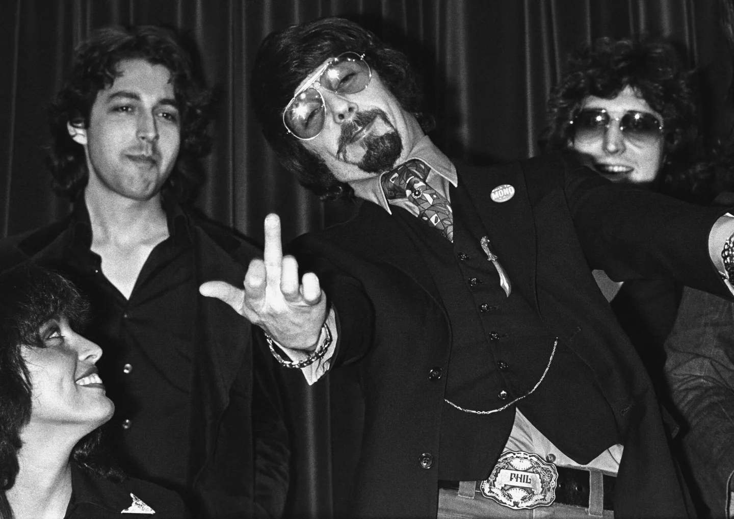 Pourquoi discuter, alors qu’il suffit d’un gros flingue pour mettre tout le monde d’accord ?