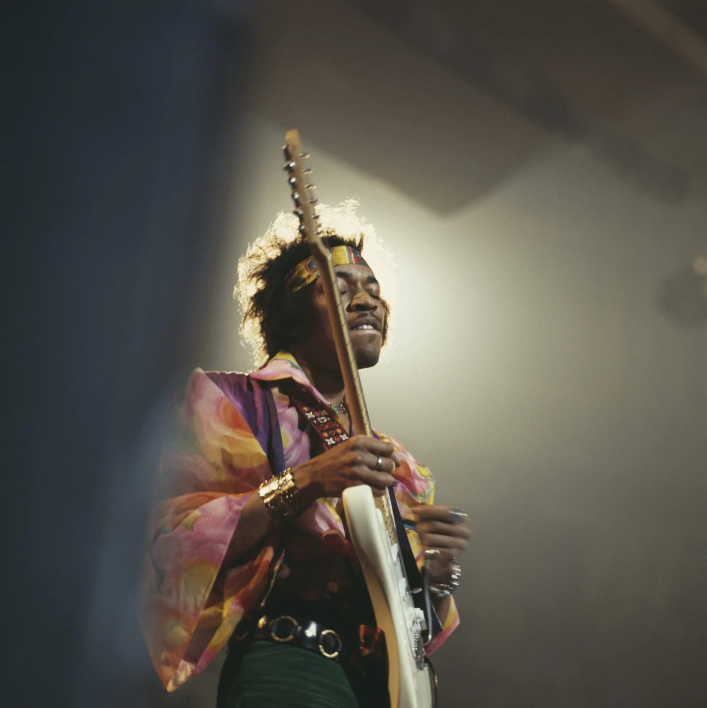 Pourquoi Jimi Hendrix brûlait ses guitares, alors que ça coûte une blinde ?