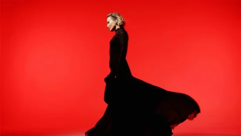 Triptyque musical et visuel pour le troisième album de Jeanne Added