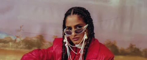 Un clip ultra coloré pour le « Chicken Lemon Rice » de Priya Ragu